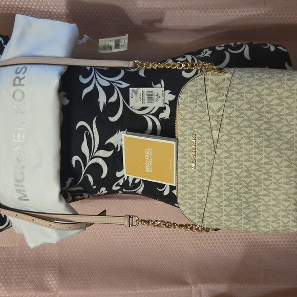 BNWT:  Michael Kors Cream/Blush Crossbody Bag with Gold Chain OBO - Picture 11 of 11